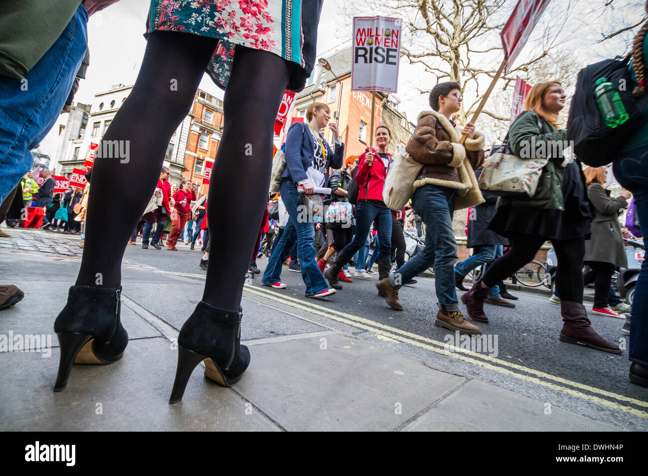 La Journée internationale de la femme millions Femmes Mars à Londres Banque D'Images