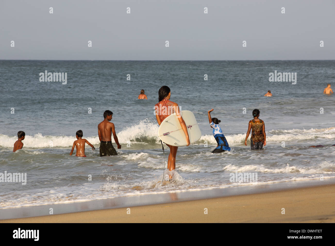 La plage de surf populaire près de Arugam Bay au Sri Lanka Banque D'Images