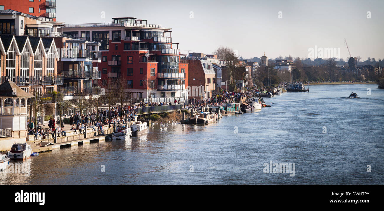 Le premier jour de printemps à Kingston Riverside Banque D'Images