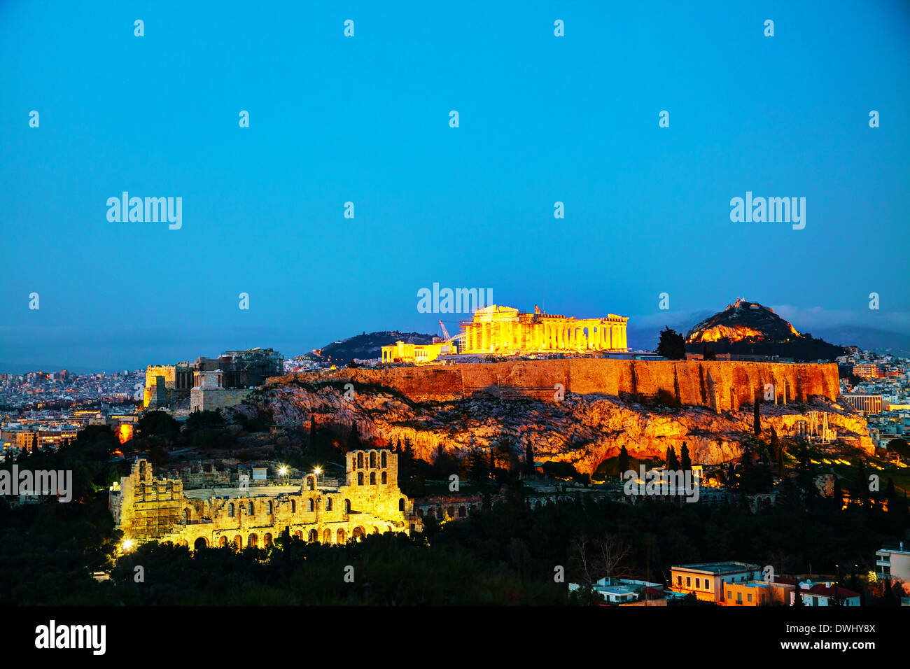 Acropole à Athènes, Grèce dans la soirée après le coucher du soleil Banque D'Images