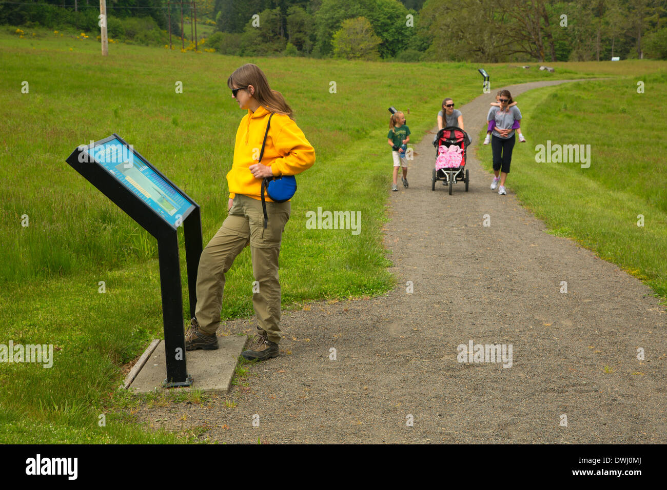 Conseil d'interprétation le long du sentier du parc, Parc d'état de Fort Yamhill, Oregon Banque D'Images