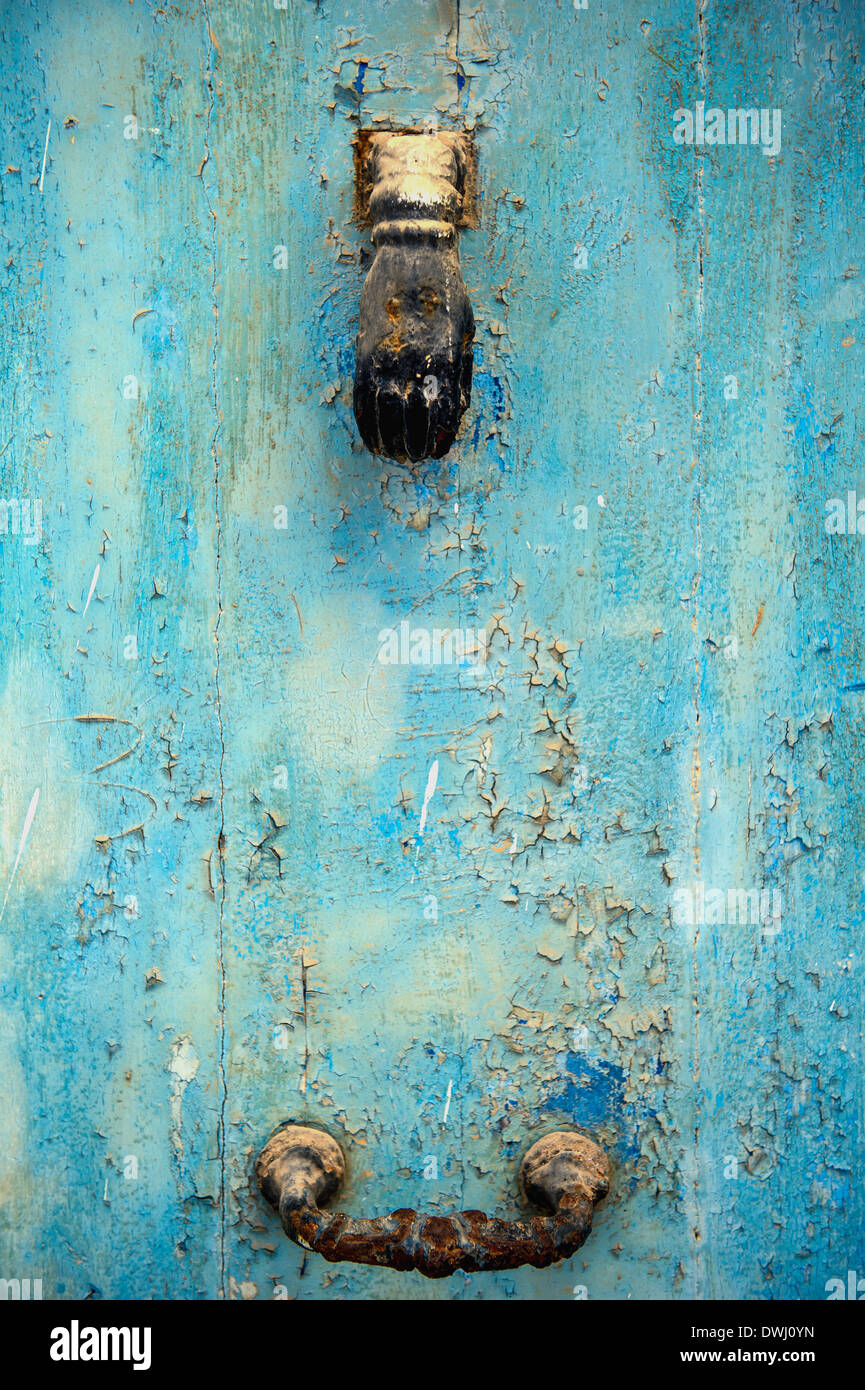 L'Afrique du Nord, Tunisie, Sidi Bou Said. Porte traditionnelle typique. Détail. Banque D'Images