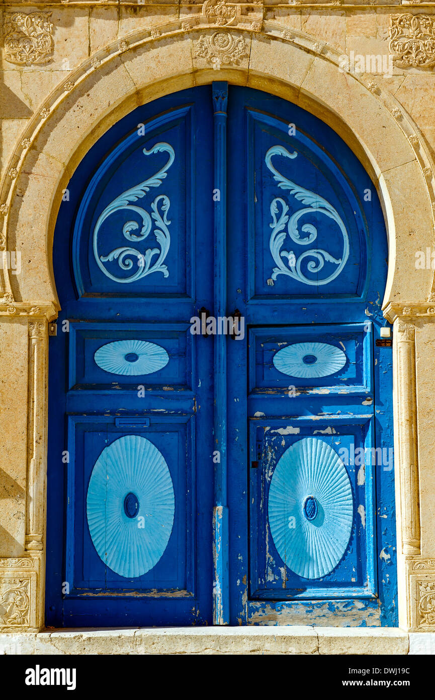 L'Afrique du Nord, Tunisie, Sidi Bou Said. Porte traditionnelle typique. Banque D'Images