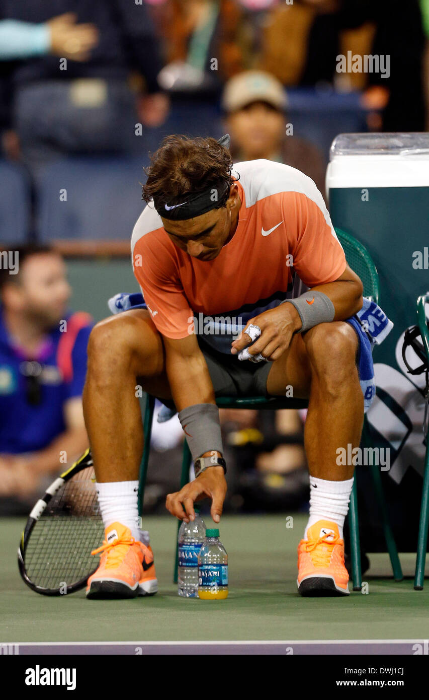 Indian Wells, en Californie, USA. Mars 08, 2014 : Rafael Nadal de l'Espagne en action contre Radek Stepanek de la République tchèque lors de la BNP Paribas Open à Indian Wells Tennis Garden à Indian Wells CA./Alamy Live News Banque D'Images