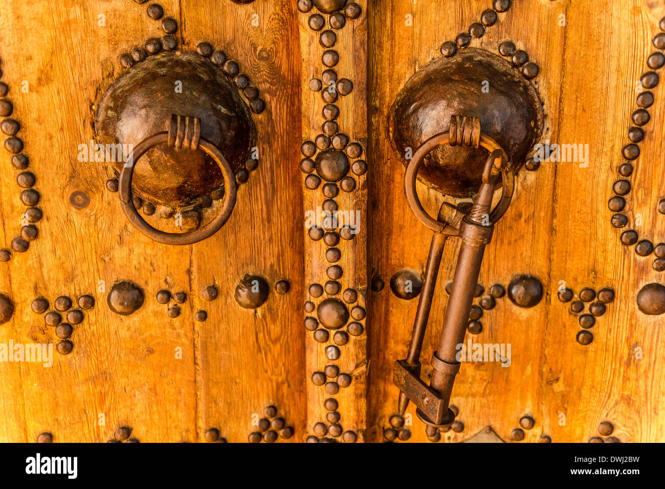 L'Afrique du Nord, Tunisie, Sidi Bou Said. Détail de la porte traditionnelle typique. Banque D'Images