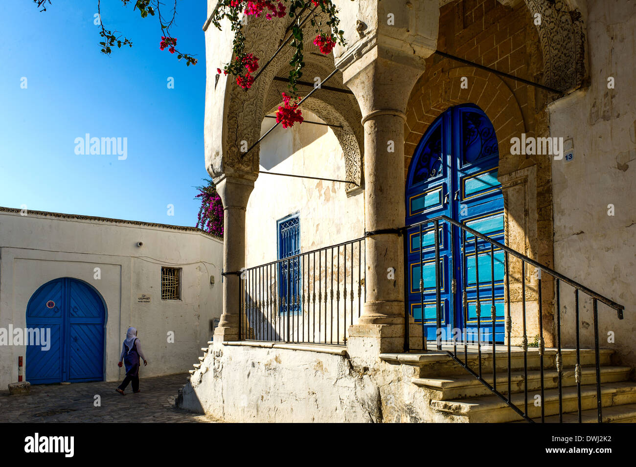 L'Afrique du Nord, Tunisie, Sidi Bou Said. Maisons blanches typiques de la médina. Banque D'Images L'Afrique du Nord, Tunisie, Sidi Bou Said. Maisons blanches typiques de la médina. Banque D'Images