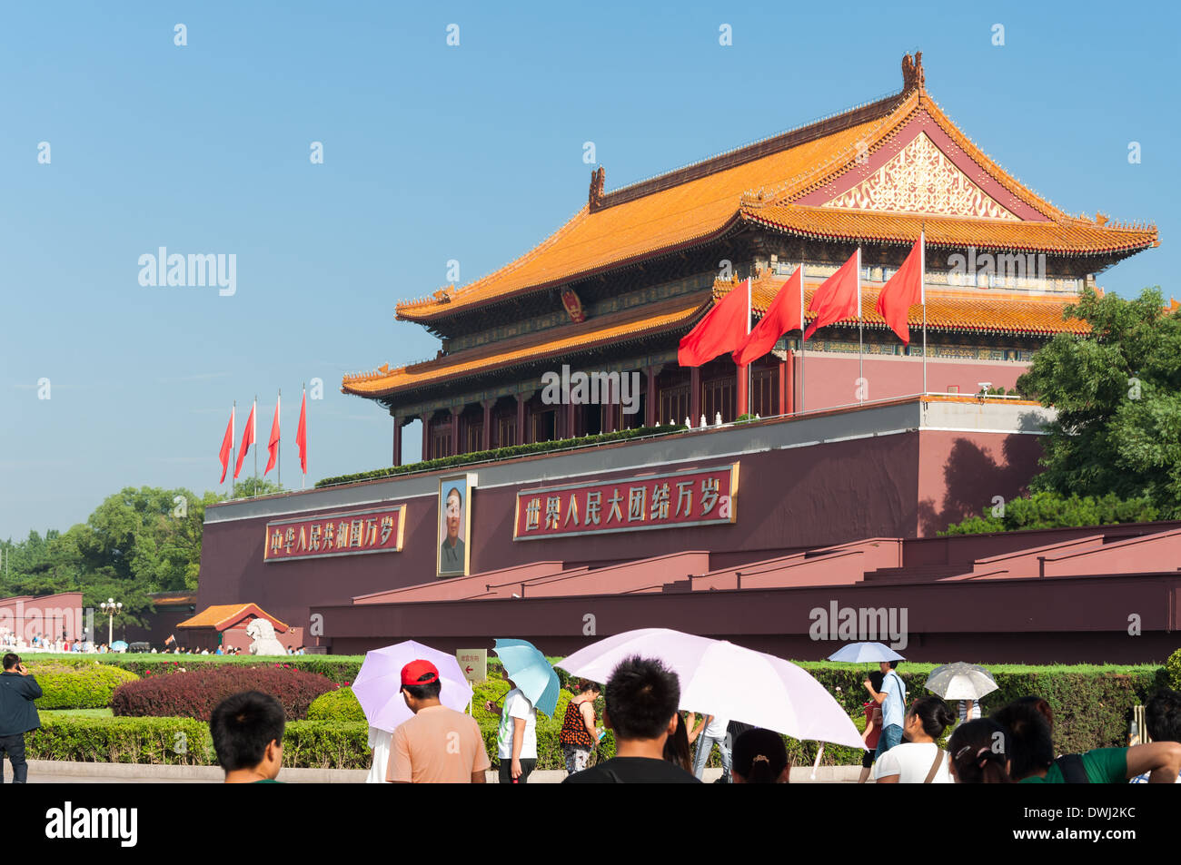Foule de touristes à l'extérieur de la porte Tiananmen près de la Cité interdite à Pékin, en Chine. Banque D'Images