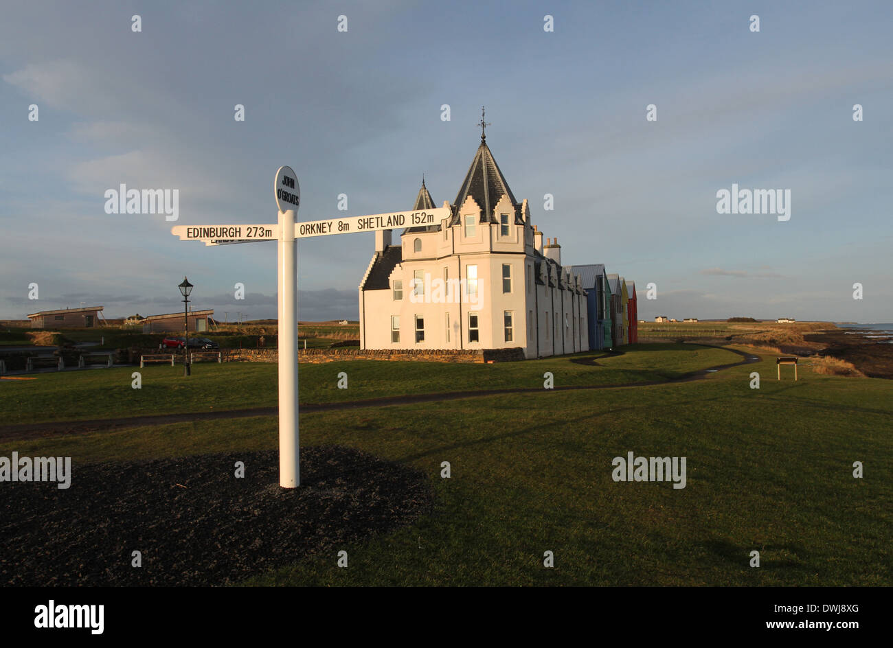 Panneau routier et l'Inn à John O'Groats Ecosse Mars 2014 Banque D'Images