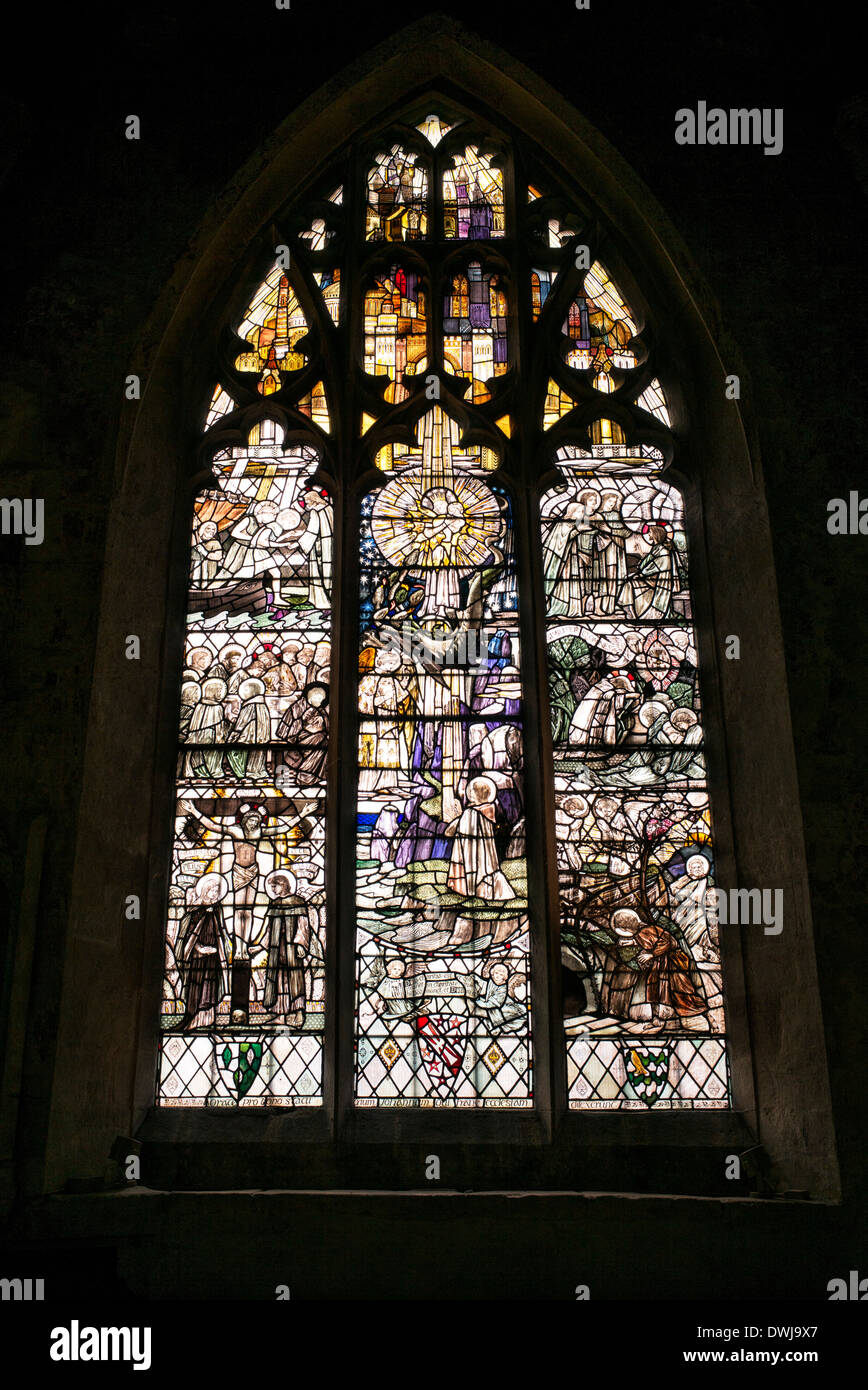 Vitrail de St Jean le Baptiste, église, Cotswolds, Burford, Oxfordshire, Angleterre Banque D'Images