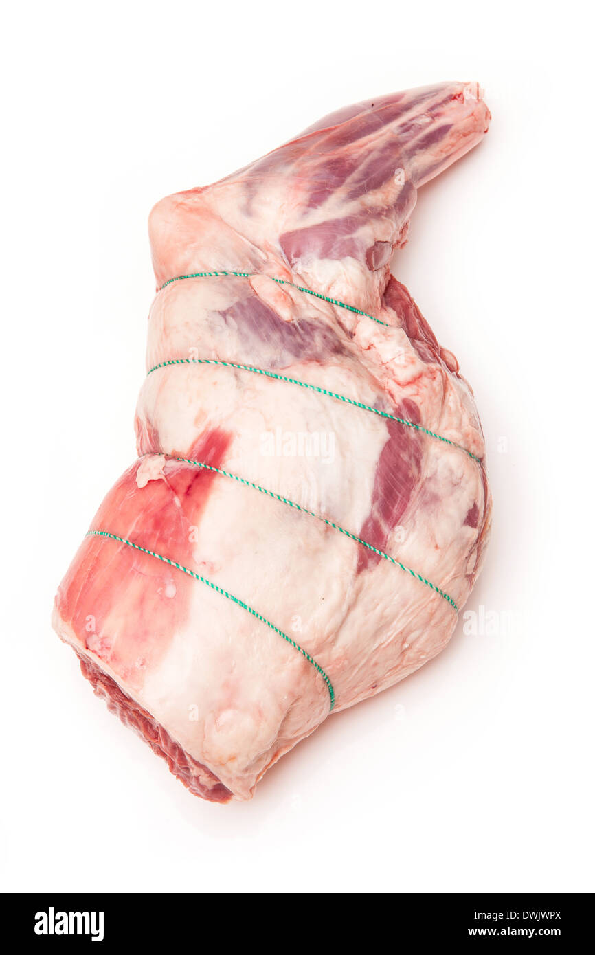 Epaule d'agneau britannique (2,69 kg) isolated on a white background studio. Banque D'Images