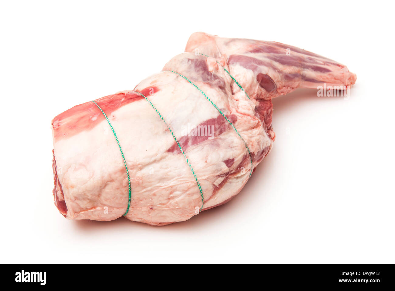 Epaule d'agneau britannique (2,69 kg) isolated on a white background studio. Banque D'Images