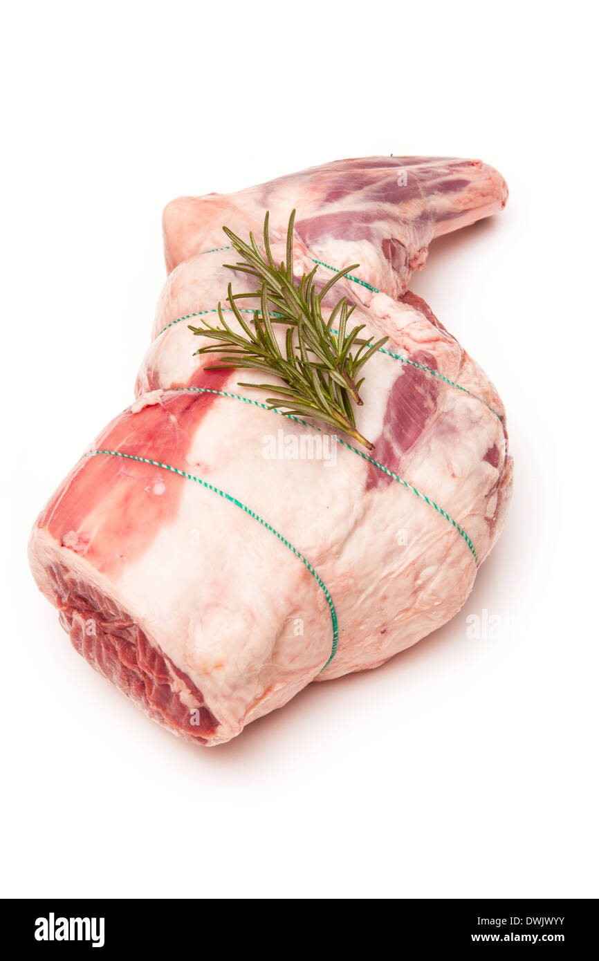 Epaule d'agneau britannique (2,69 kg) isolated on a white background studio. Banque D'Images