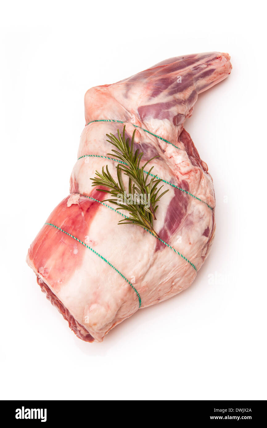 Epaule d'agneau britannique (2,69 kg) isolated on a white background studio. Banque D'Images