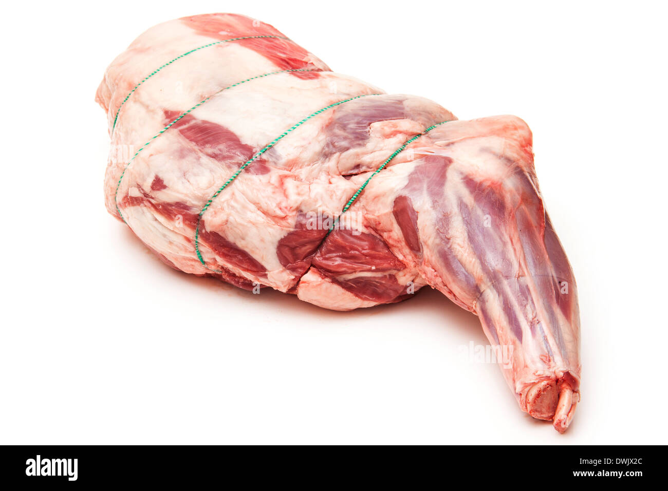 Epaule d'agneau britannique (2,69 kg) isolated on a white background studio. Banque D'Images