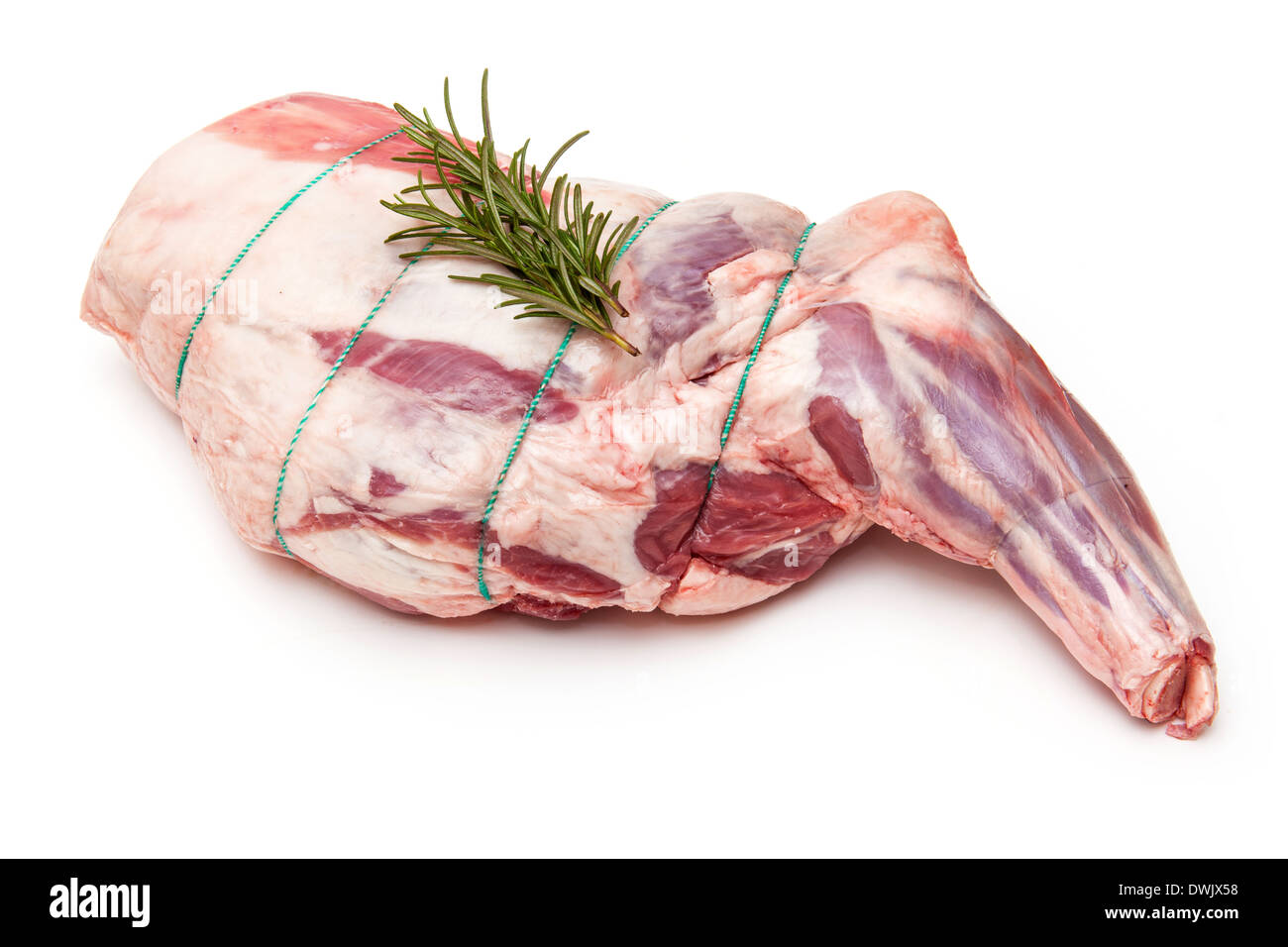 Epaule d'agneau britannique (2,69 kg) isolated on a white background studio. Banque D'Images