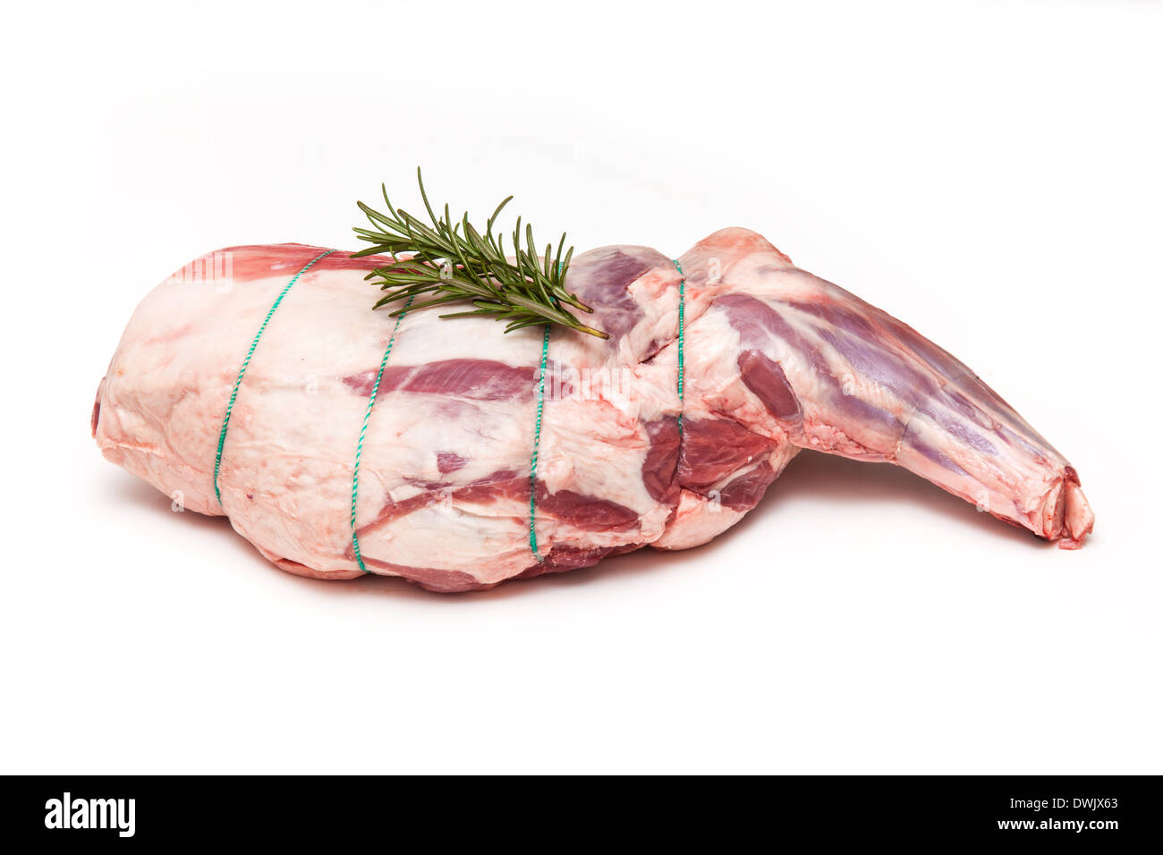 Epaule d'agneau britannique (2,69 kg) isolated on a white background studio. Banque D'Images