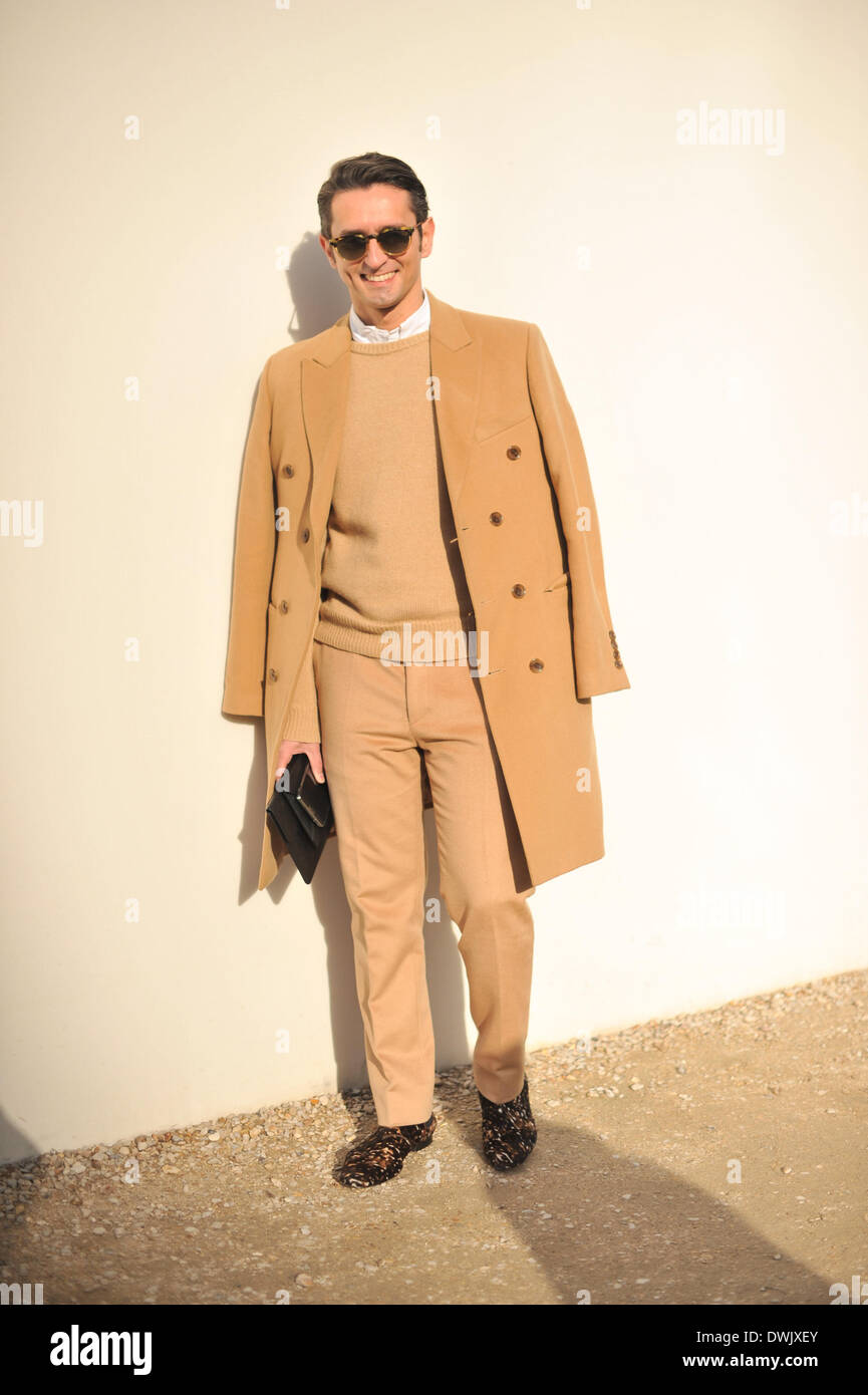Simone Marchetti arrivant à la Louis Vuitton défilé lors de la Fashion Week de Paris en Paris - 5 mars 2014 - Manhattan piste/Céline Gaille Banque D'Images