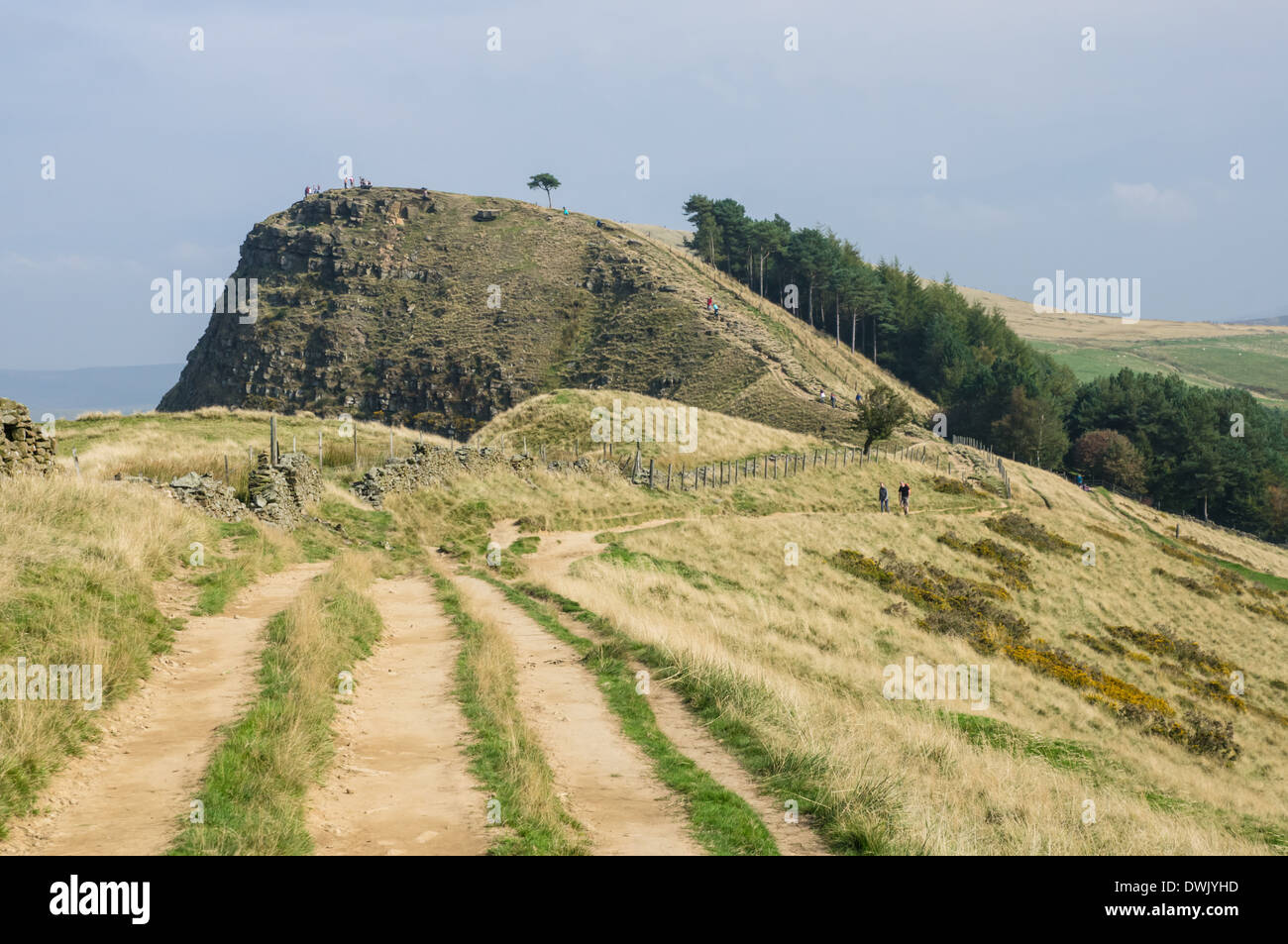 Le grand sentier de la crête et Vue de dos Tor dans Parc national de Peak District Derbyshire, Angleterre Royaume-Uni UK Banque D'Images