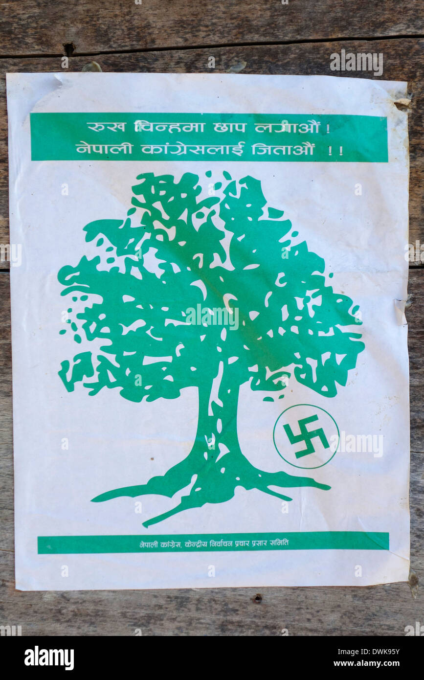 Arbre et croix gammée sur une affiche pour le parti du Congrès népalais. Banque D'Images