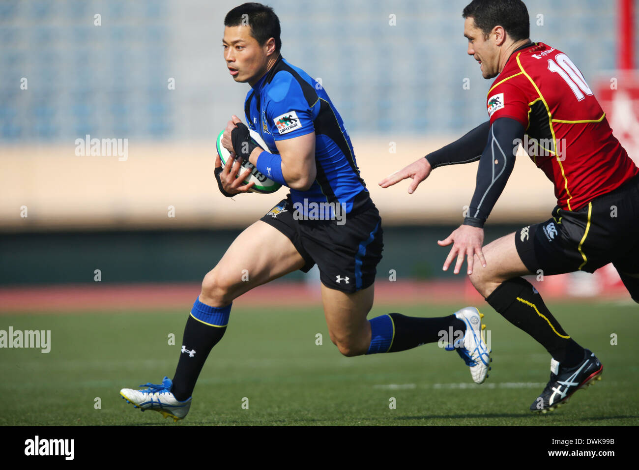 Stade National, Tokyo, Japon. Mar 9, 2014. Akihito Yamada (Wild Knights), 9 mars 2014 - Rugby : Akihito Yamada de Wild Knights s'exécute avec le ballon au cours de la la 51e Japon Rugby Football Championship match final entre Toshiba Brave Lupus 21-30 Panasonic Wildknights au Stade National, Tokyo, Japon. © Jun Tsukida/AFLO SPORT/Alamy Live News Banque D'Images