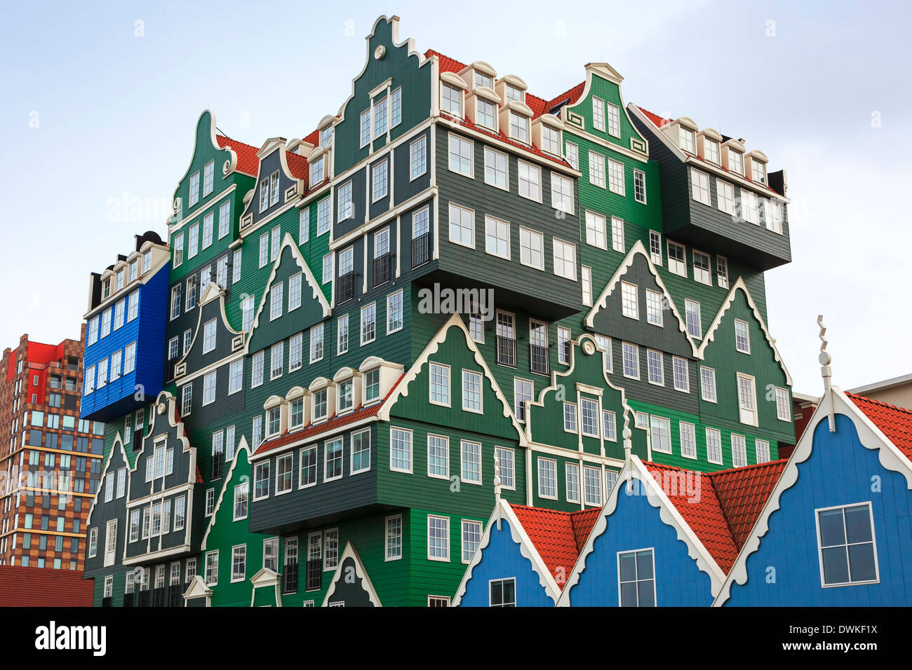 L'Inntel hotel, un nouveau bâtiment de la fusion de la style traditionnel néerlandais dans le district d'Amsterdam Zandaam qui se trouve elle-même Banque D'Images