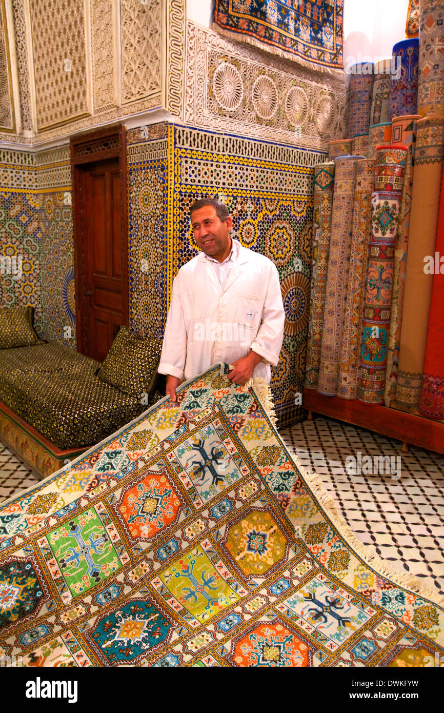 Boutique de tapis, Fès, Maroc, Afrique du Nord, Afrique Photo Stock - Alamy