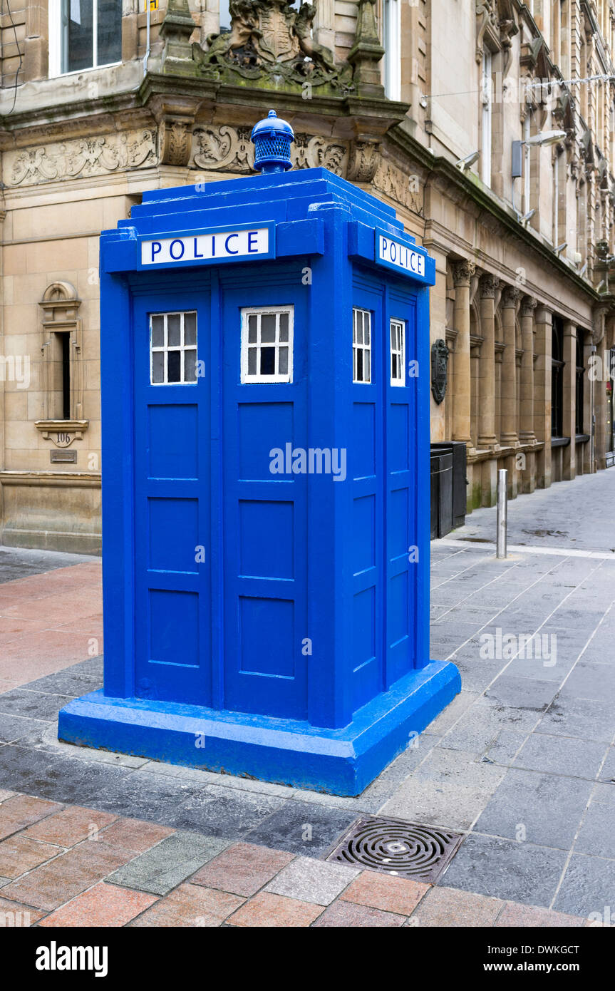 19e et 20e siècle traditionnel de la police utilisée pour les communications de base, Buchanan Street, Glasgow, Scotland Banque D'Images