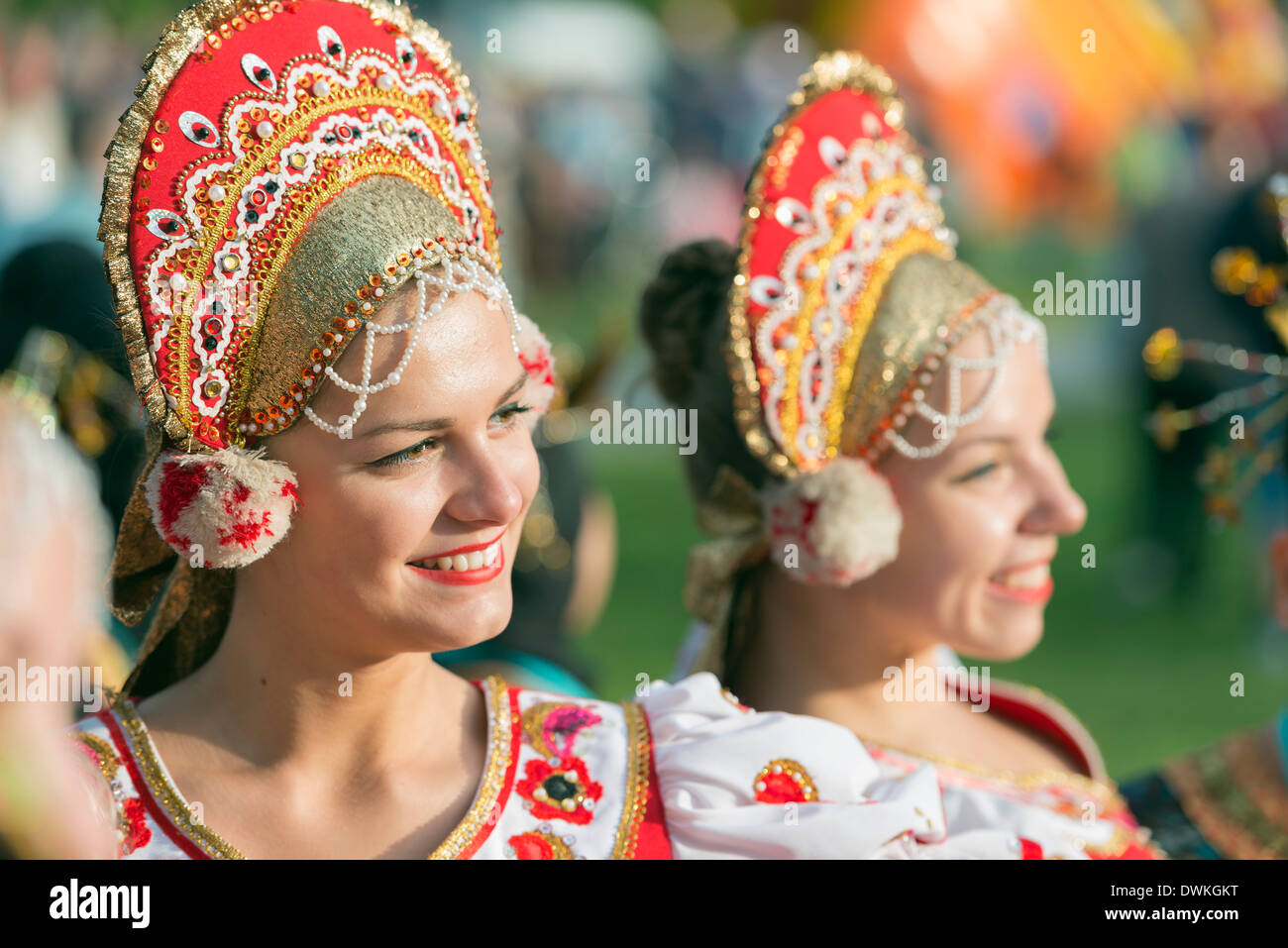 Les artistes interprètes ou exécutants de Roumanie en costume, Festival International de Folklore de montagne, Zakopane, Carpates, Pologne Banque D'Images