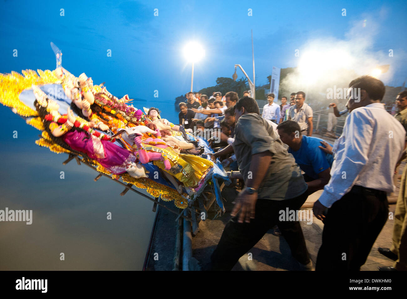 Déité Durga puja, fabriqué à partir de la boue des rives de la rivière au Brahmapoutre pour immersion hindoue, cérémonie annuelle de Guwahati, Assam, Inde Banque D'Images