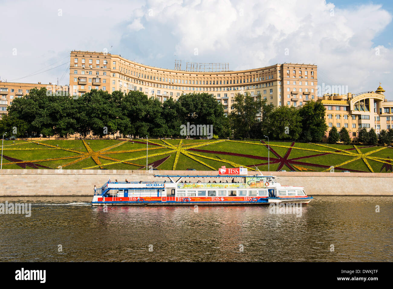 Bateau de croisière sur la rivière Moskva (Moscou), Moscou, Russie, Europe Banque D'Images