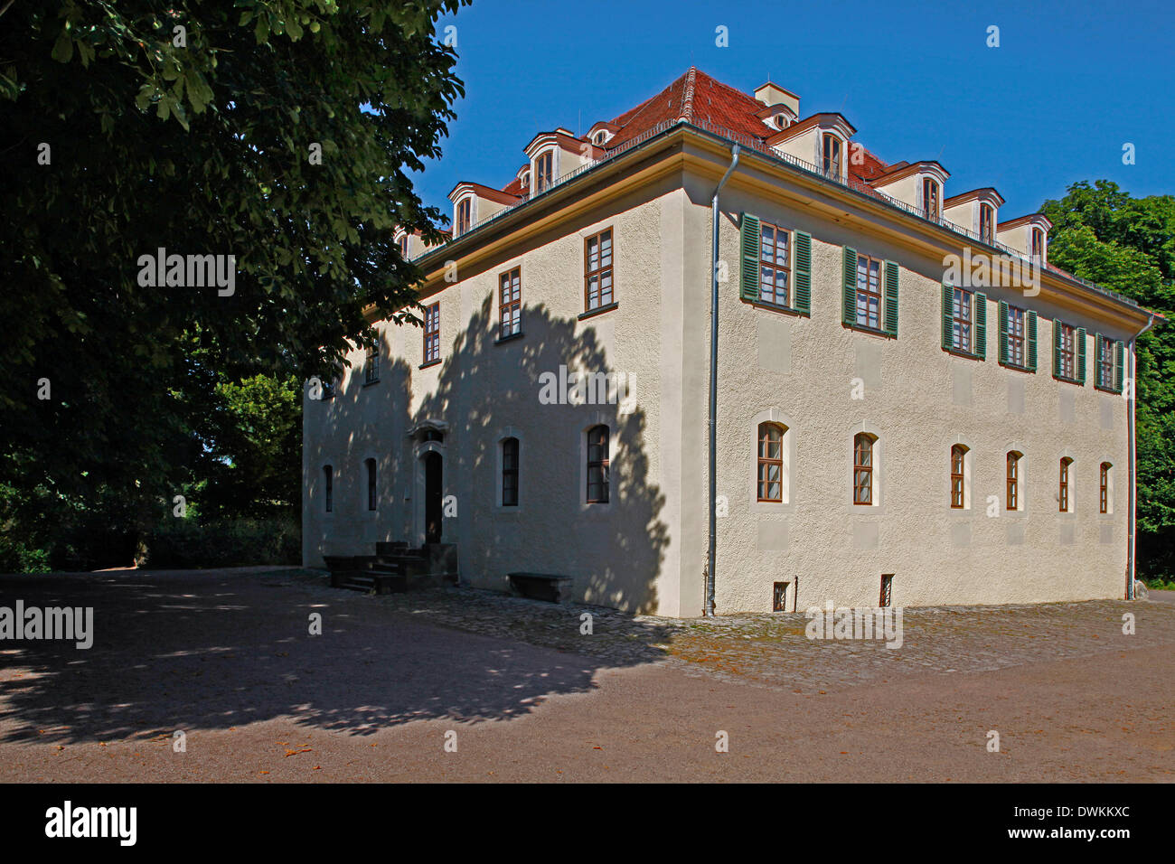 Château de Tiefurt, le troisième été residence est situé à Tiefurt, au nord-est de Weimar, urban district, Thuringe, Allemagne. Le petit lodge dans un grand parc dans la vallée de l'Ilm a été reconstruite en 1775 à la fin de l-formes baroques. Château Tiefurt, un ancien manoir, ne n Banque D'Images