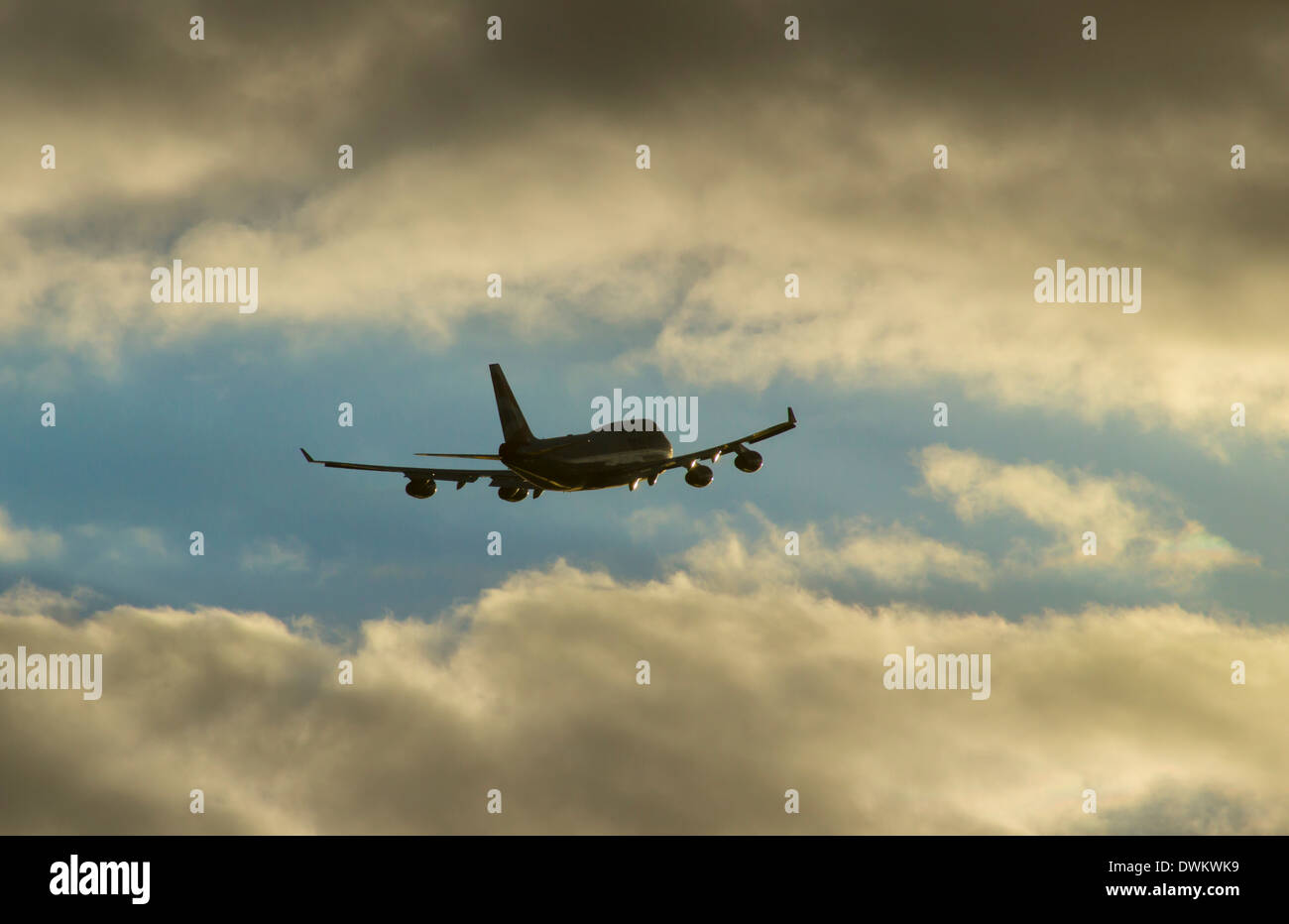 Un jumbo jet 747 décolle de l'aéroport de Heathrow, Londres, Angleterre, Royaume-Uni, Europe Banque D'Images