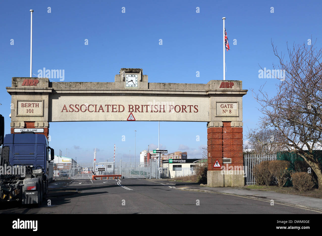 La ville et le port de Southampton sur la côte sud de l'Angleterre. L'ancienne entrée du port d'ABP Banque D'Images