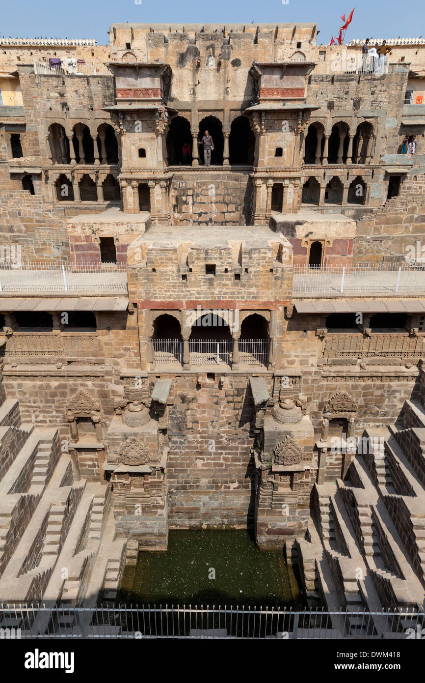 Chand Baori Abhaneri étape bien, Village, Rajasthan, Inde. Construit 800-900A.D. Banque D'Images