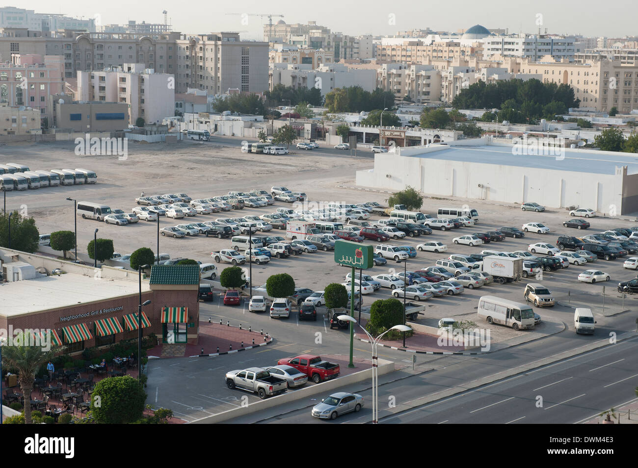 Parking et bâtiments, C Ring Road, Fereej bin Mahmoud Doha Qatar Banque D'Images