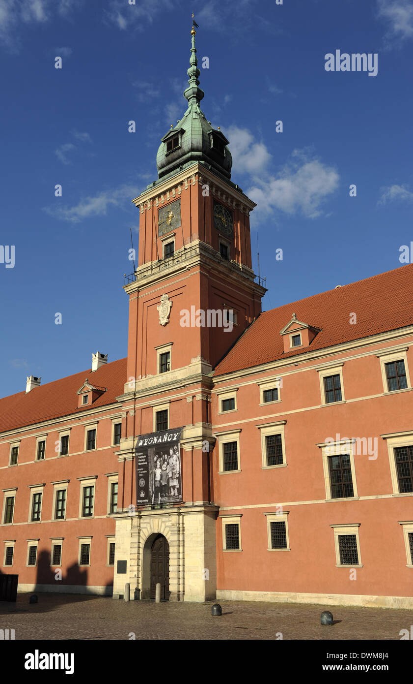 La Pologne. Varsovie. Château Royal (Zamek Krolewski), reconstruite au 20e siècle après sa destruction pendant la Seconde Guerre mondiale. De l'extérieur. Banque D'Images