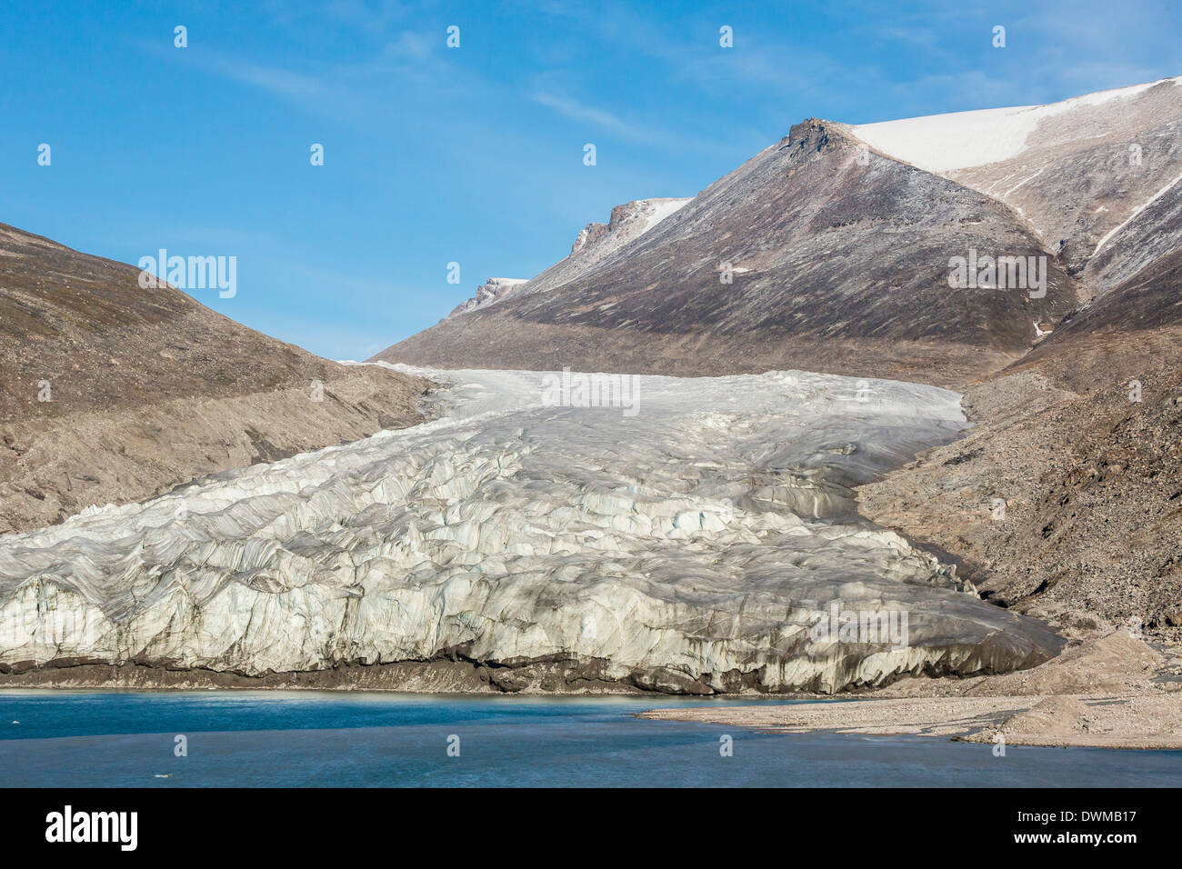 Les sommets enneigés et les glaciers en bras glacés, l'île de Baffin, Nunavut, Canada, Amérique du Nord Banque D'Images