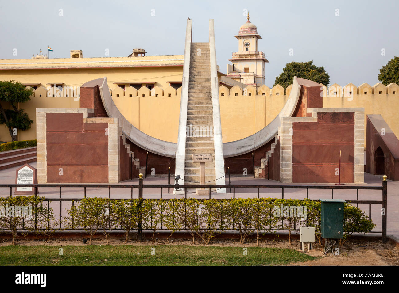 Jaipur, Rajasthan, Inde. Jantar Mantar, un 18e siècle Site pour les observations astronomiques, maintenant un site du patrimoine mondial. Banque D'Images