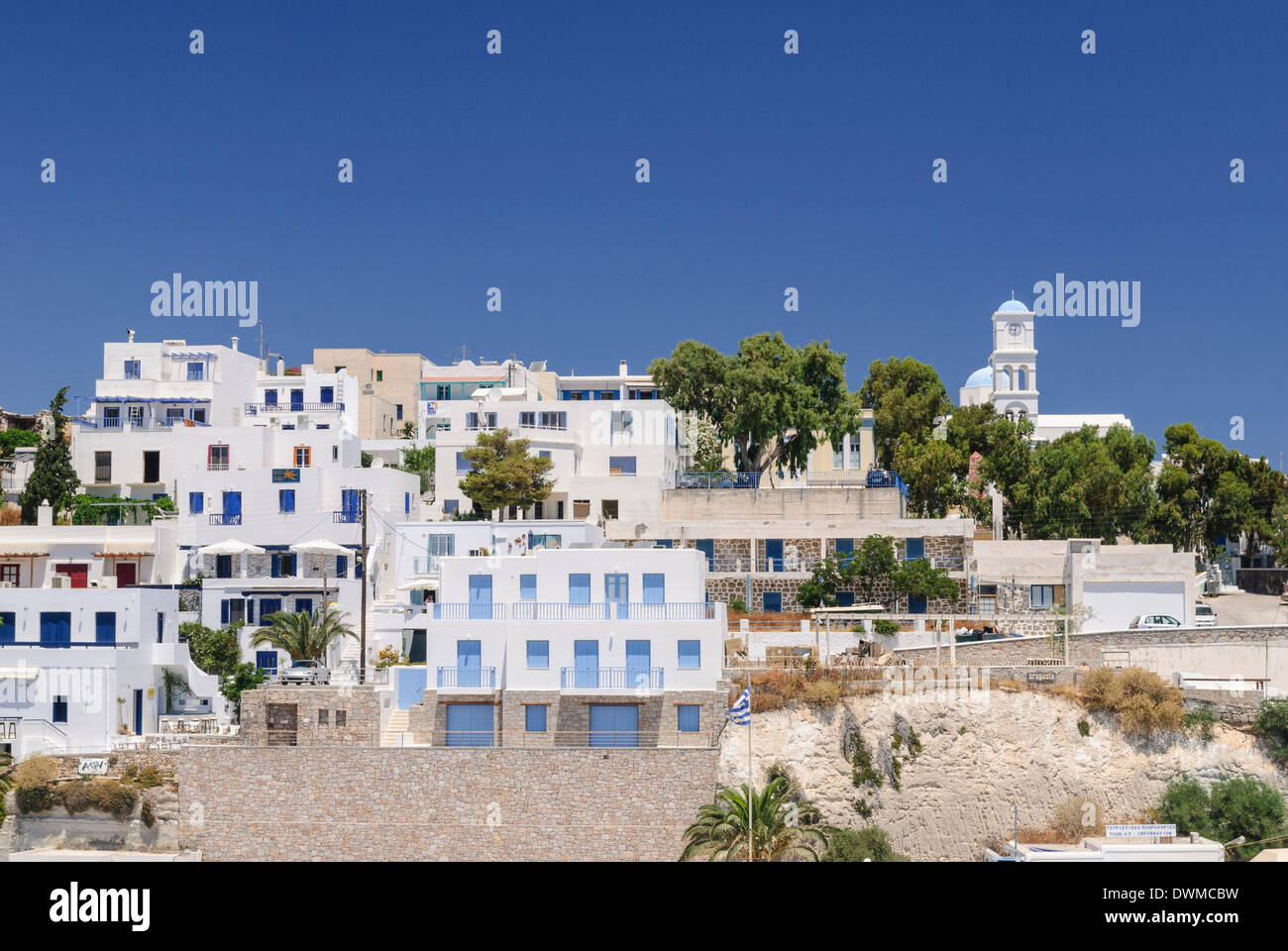 La Ville d'Adamas, l'île de Milos, Cyclades, Grèce Banque D'Images