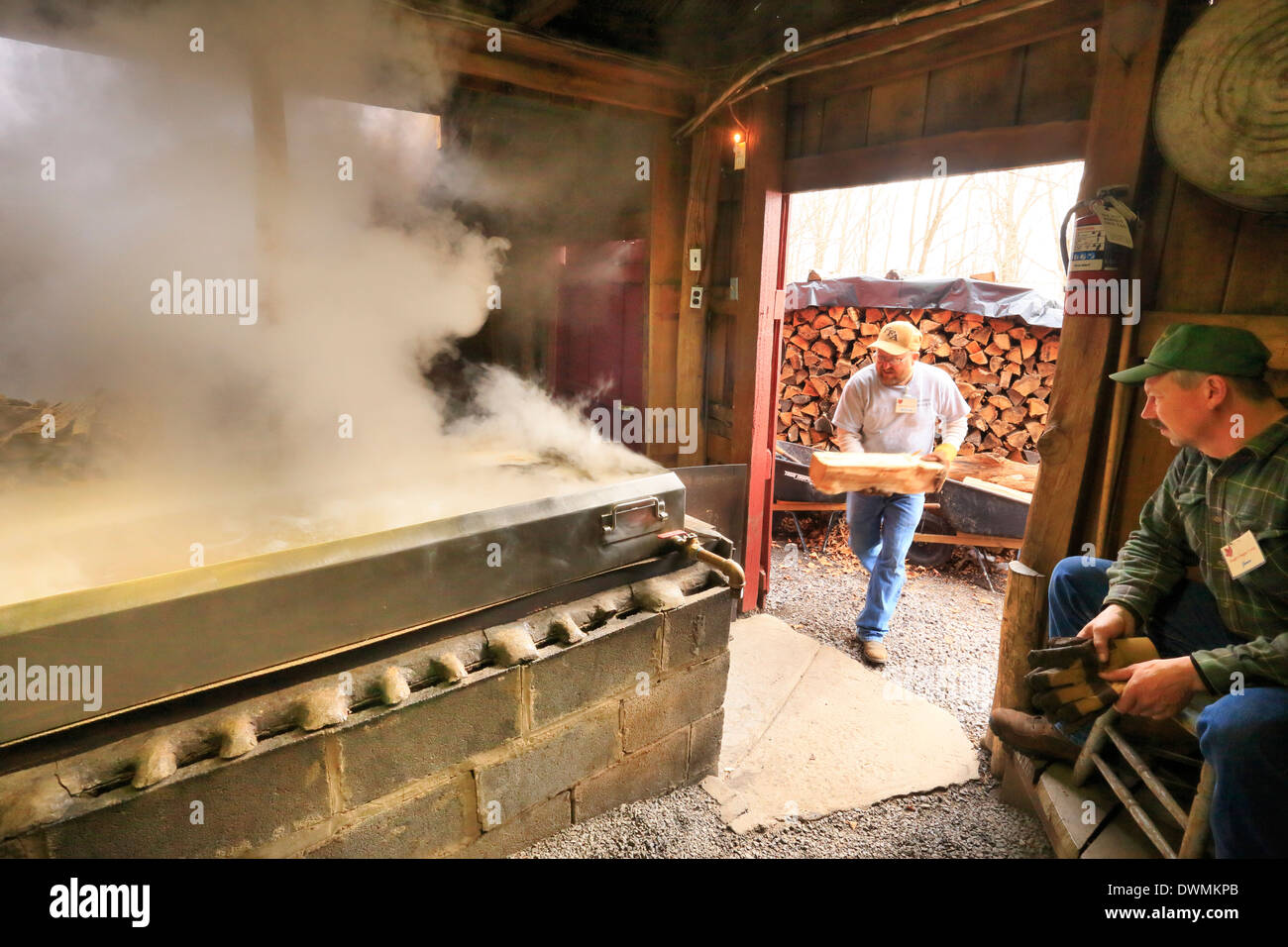 La cuisson du sucre d'érable à sucre, de l'aigle, le Doe Hill, Virginia, USA Banque D'Images