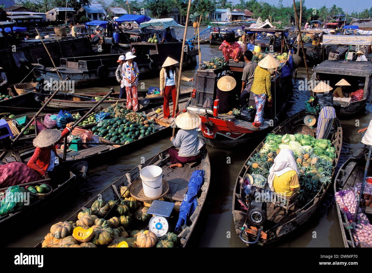 Le marché flottant de Cai Rang, Can Tho, Delta du Mékong, au Vietnam, en Indochine, en Asie du Sud-Est, l'Asie Banque D'Images