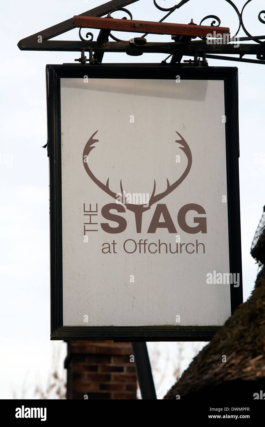 L'enseigne de pub Stag, Offchurch, Warwickshire, England, UK Banque D'Images