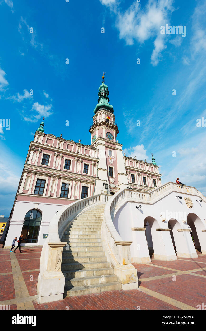 Hôtel de ville, Rynek Wielki, Place de la Vieille Ville, site du patrimoine mondial de l'UNESCO, Zamosc, Pologne, Europe Banque D'Images