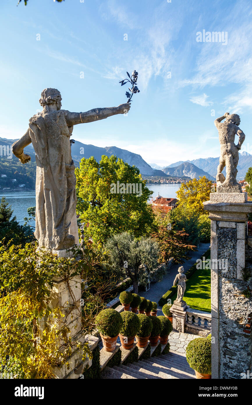 Le Palais Borromeo et ses jardins sur l'Isola Bella, îles Borromées, Lac Majeur, Piémont, Italie, Europe Banque D'Images
