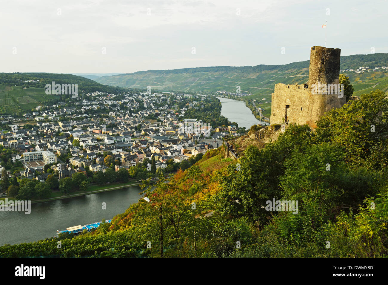 Voir les ruines du château de Landshut, Bernkastel-Kues et Moselle (Moselle), Rhénanie-Palatinat, Allemagne, Europe Banque D'Images