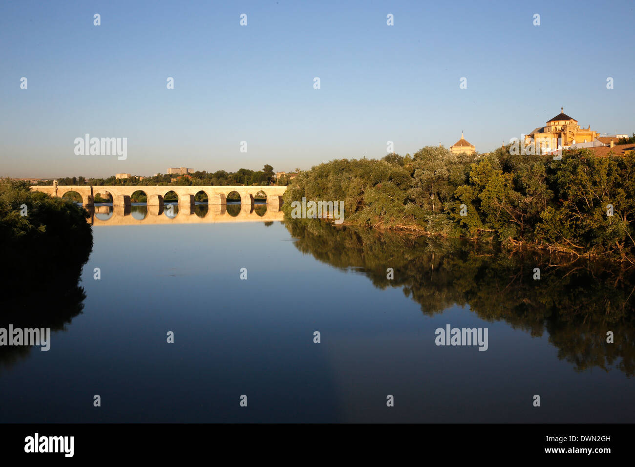 Pont romain sur le Rio Guadalquivir, UNESCO World Heritage Site, Cordoue, Andalousie, Espagne, Europe Banque D'Images