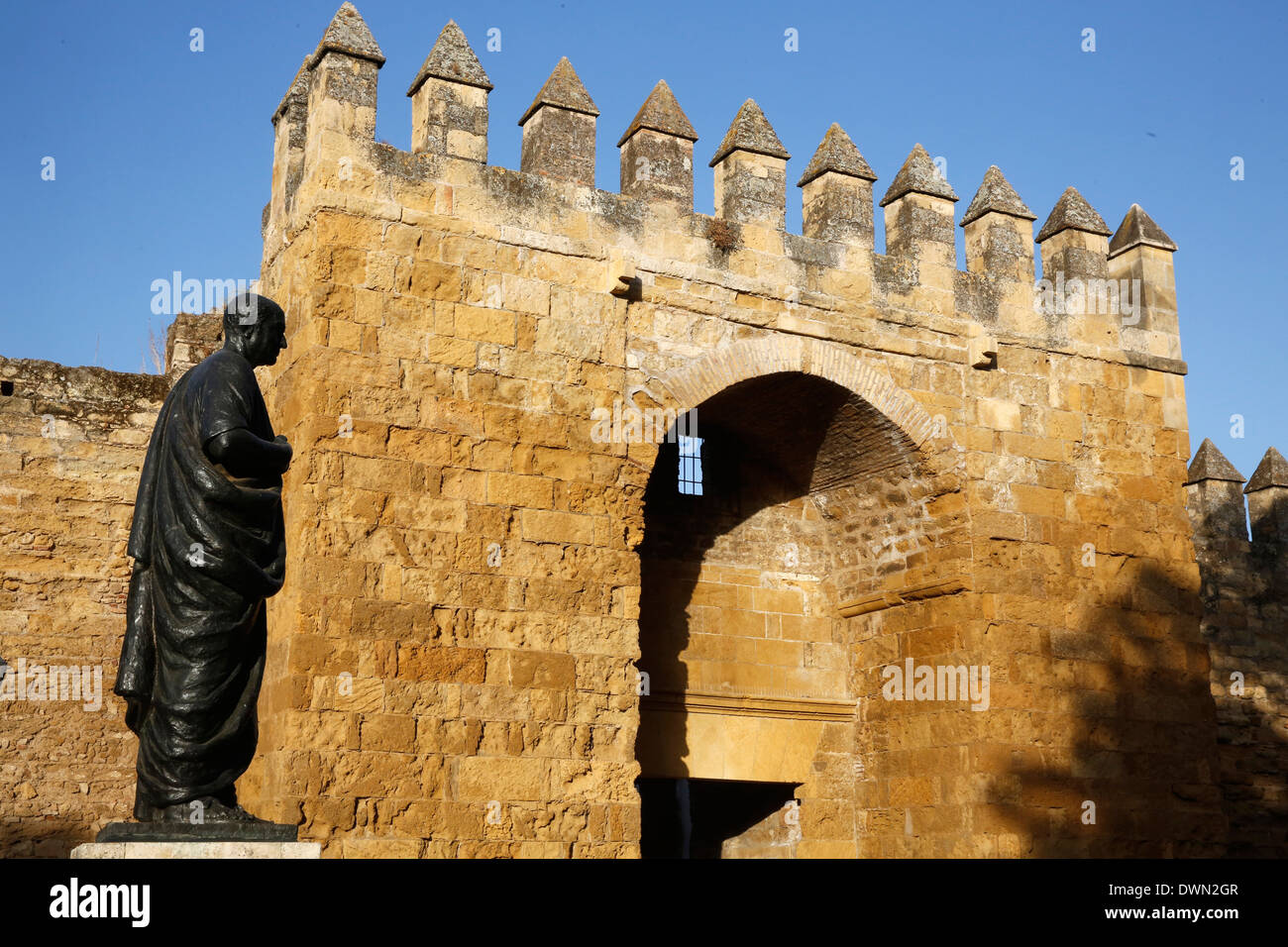 Statue de Sénèque à l'extérieur de la vieille ville de Cordoue, Cordoue, Andalousie, Espagne, Europe Banque D'Images