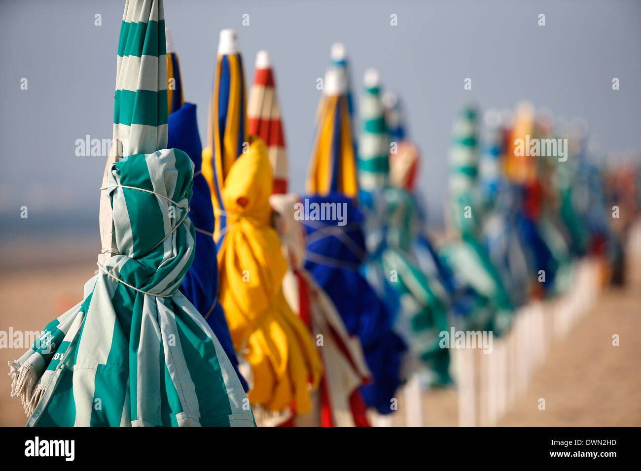 Parasols, Trouville-sur-Mer beach, Calvados, Normandie, France, Europe Banque D'Images