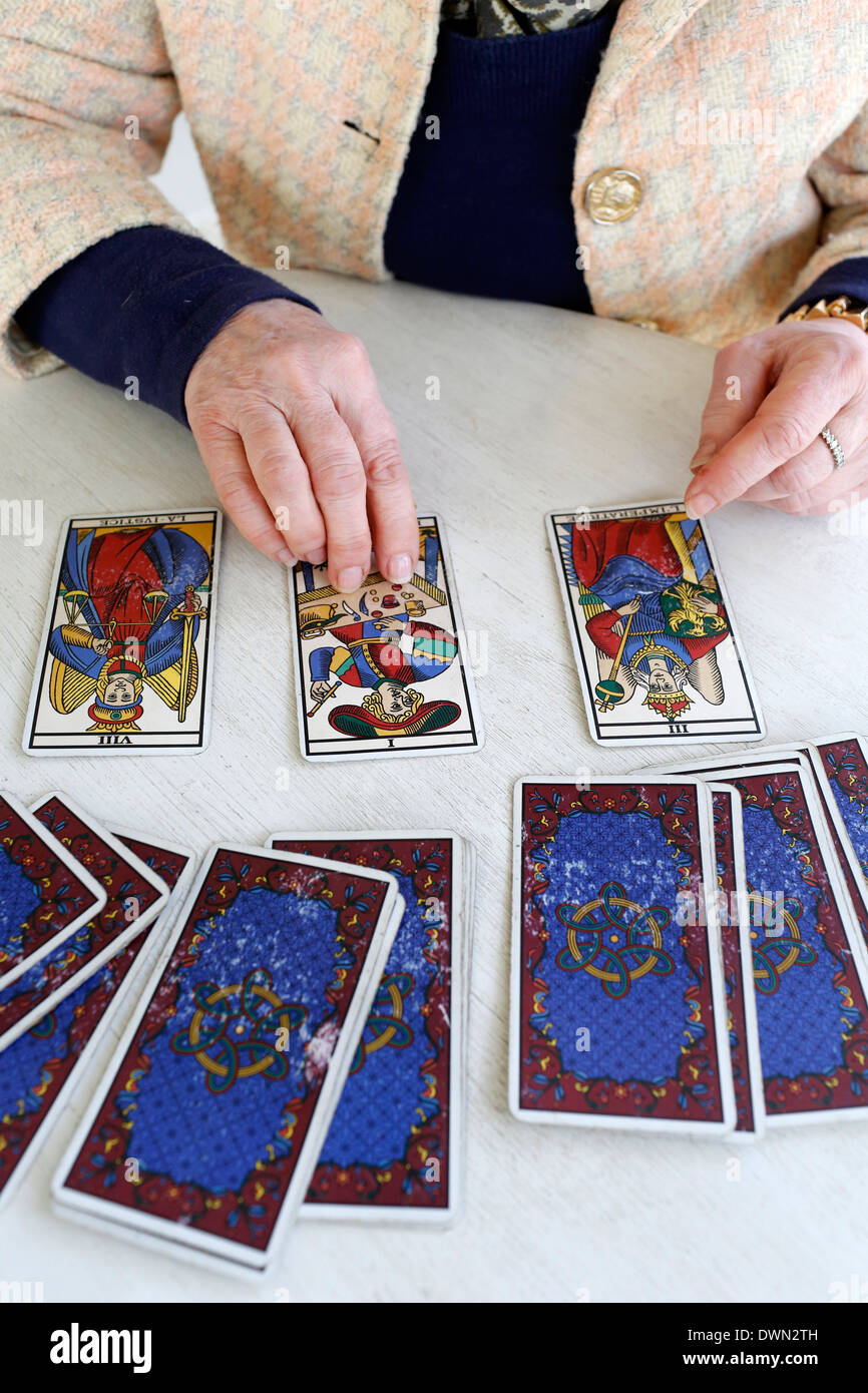 Lecture de carte de tarot, Yvelines, France, Europe Banque D'Images