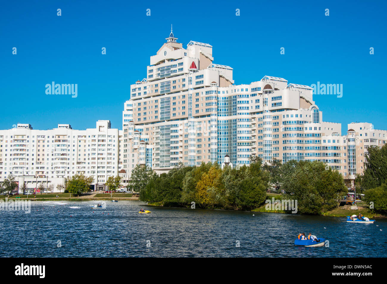 Les immeubles le long de la rivière Svislach, Minsk, Biélorussie, Europe Banque D'Images